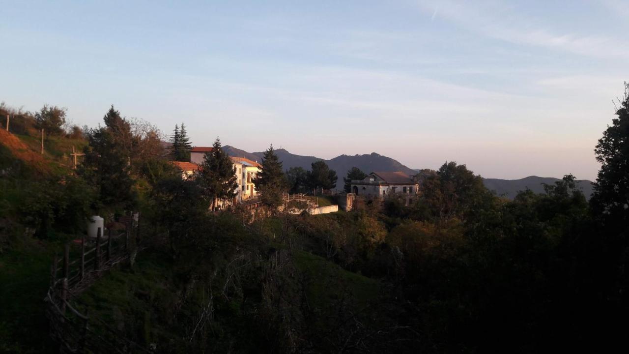 Bed And Breakfast Humus Sapiens Castiglione Chiavarese Exteriör bild