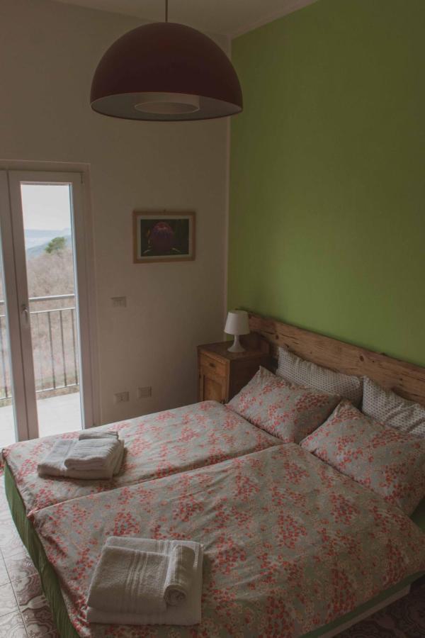 Bed And Breakfast Humus Sapiens Castiglione Chiavarese Exteriör bild