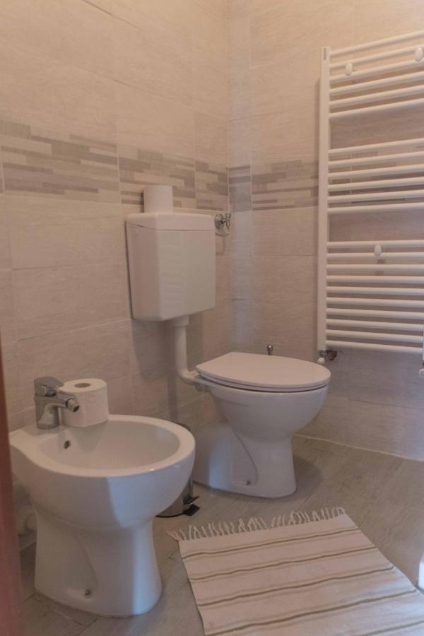 Bed And Breakfast Humus Sapiens Castiglione Chiavarese Exteriör bild